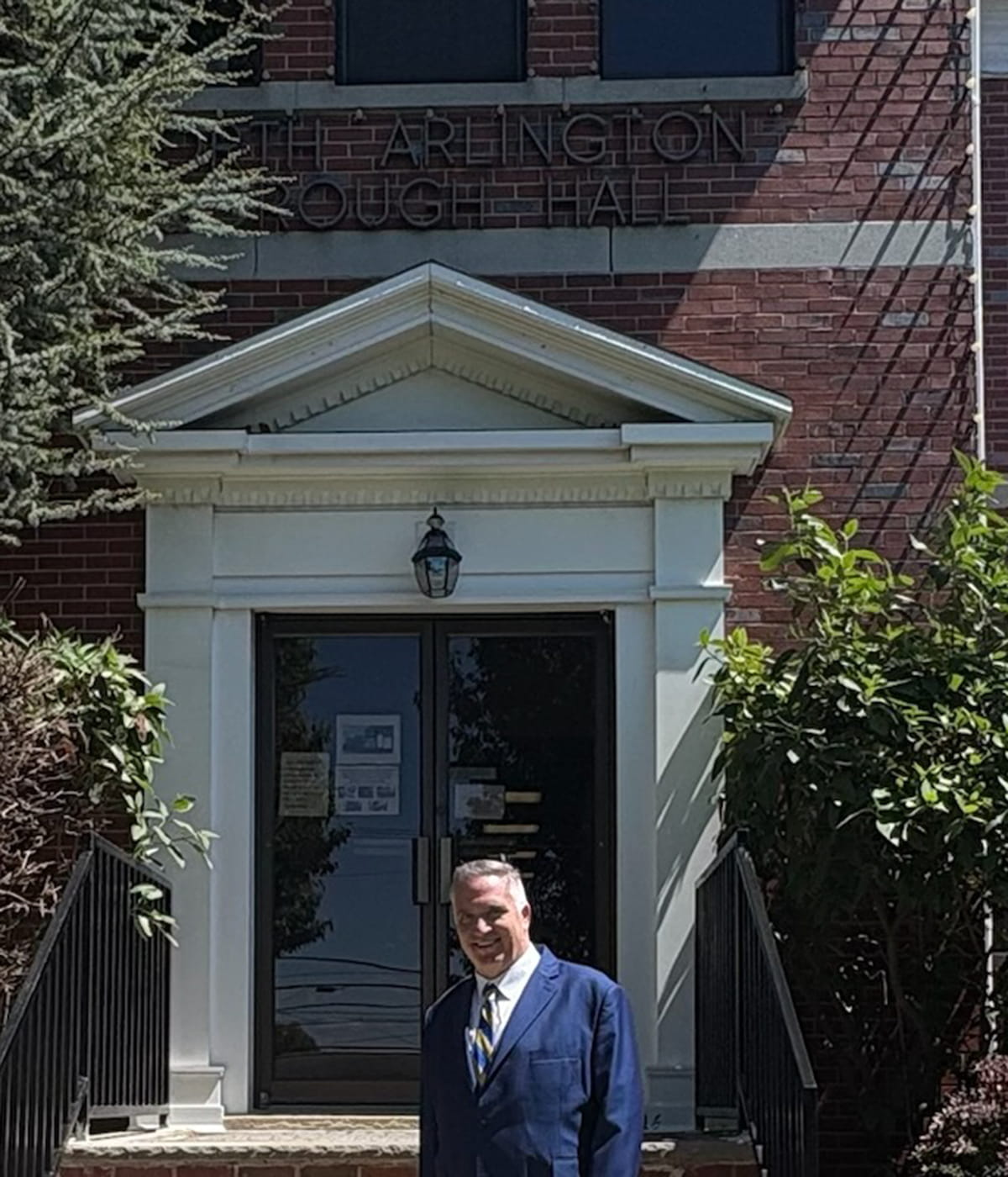 North Brunswick NJ criminal defense lawyer Stephen Jones outside a New Jersey courthouse