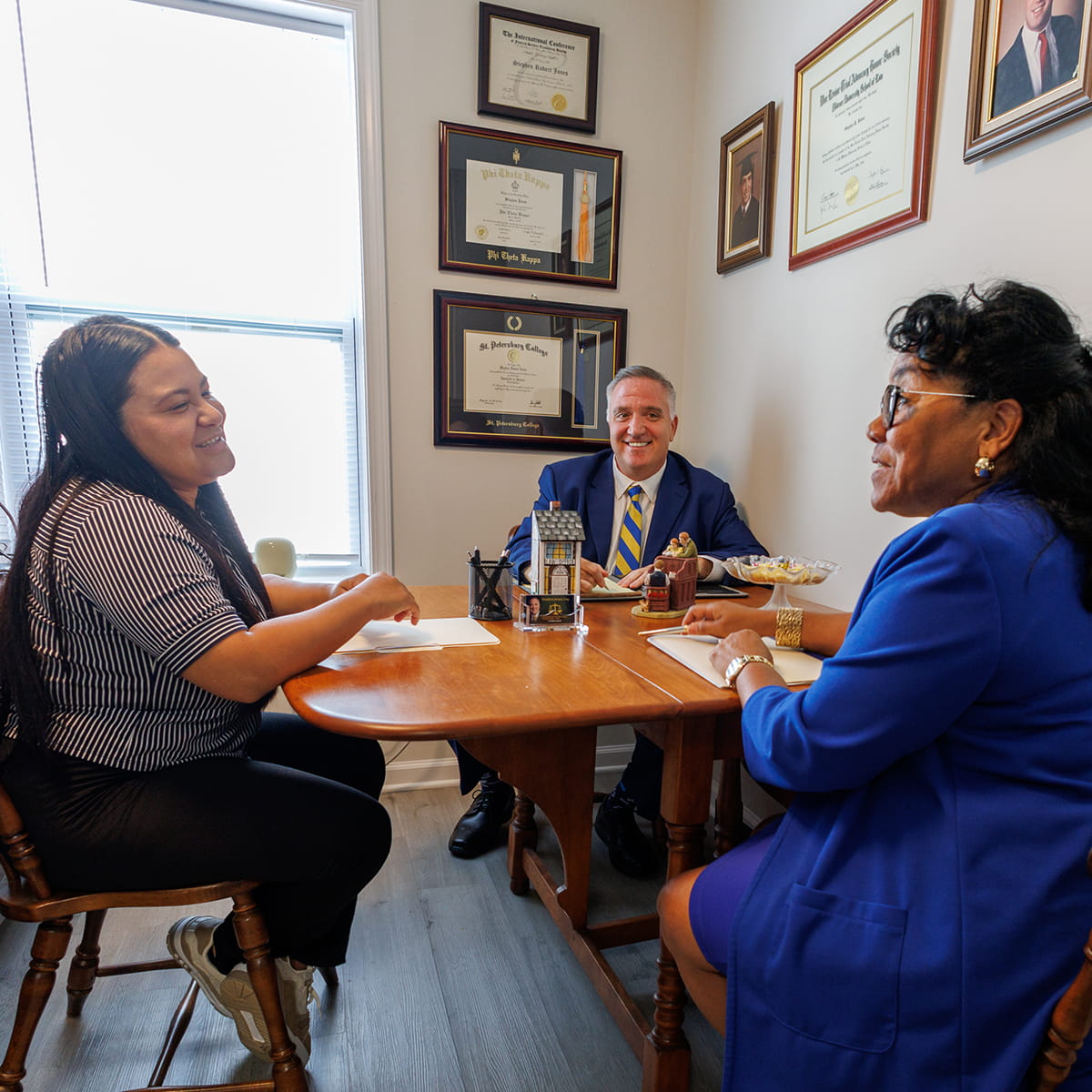 Sayreville NJ DUI, DWI and traffic ticket lawyer Stephen Jones meeting with a client